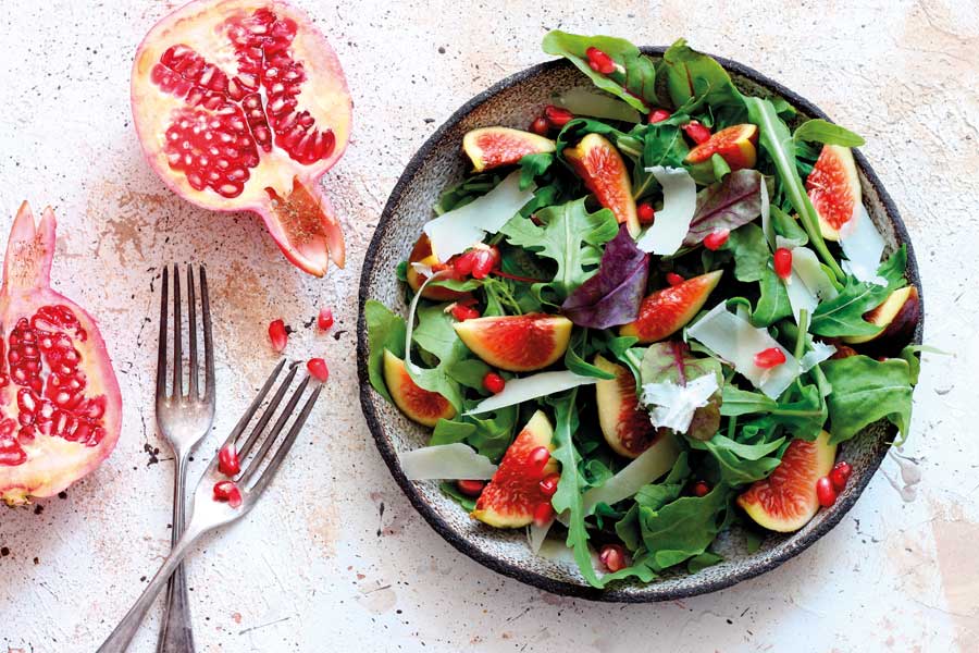Σαλάτα με σύκα, χαλούμι και ρόδι