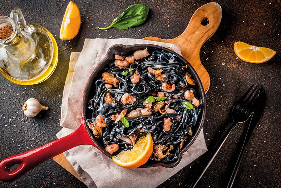 Σουπιές κρασάτες με το μελάνι τους