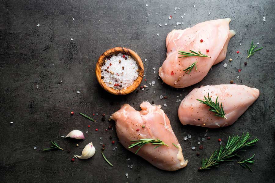 Κοτόπουλο με αμπελόφυλλα και κατσικίσιο τυρί